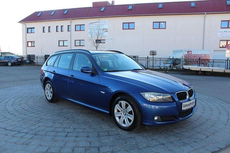 Blau Gebraucht 2011 BMW 318 Sport Line Kombi | 5.500 € (Fairer Preis) - Bild 1/4