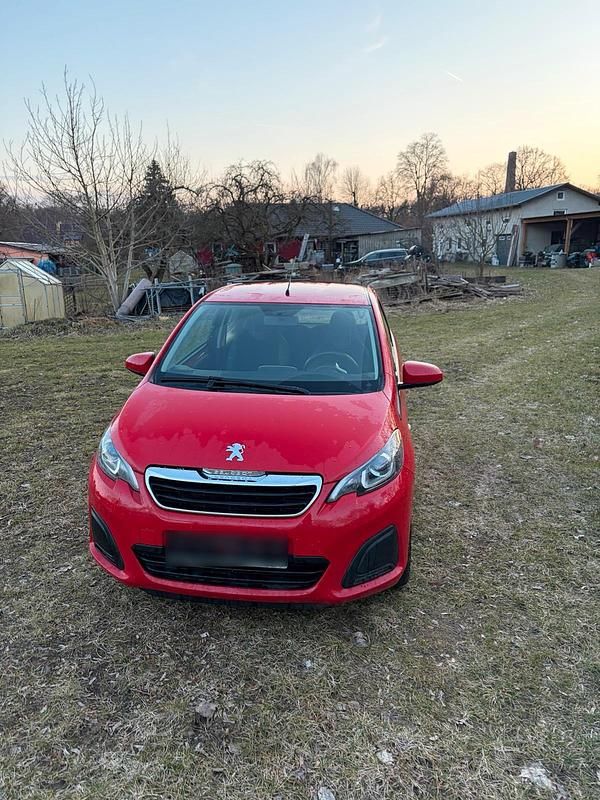 Gebraucht Peugeot 108 Active 82 PS (60 kW) 2016 Rot Kleinwagen
