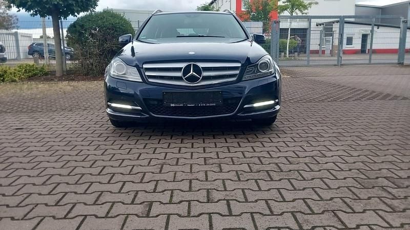 Blau Gebraucht 2013 Mercedes C300 Kombi | 10.490 € (Guter Preis) - Bild 1/4