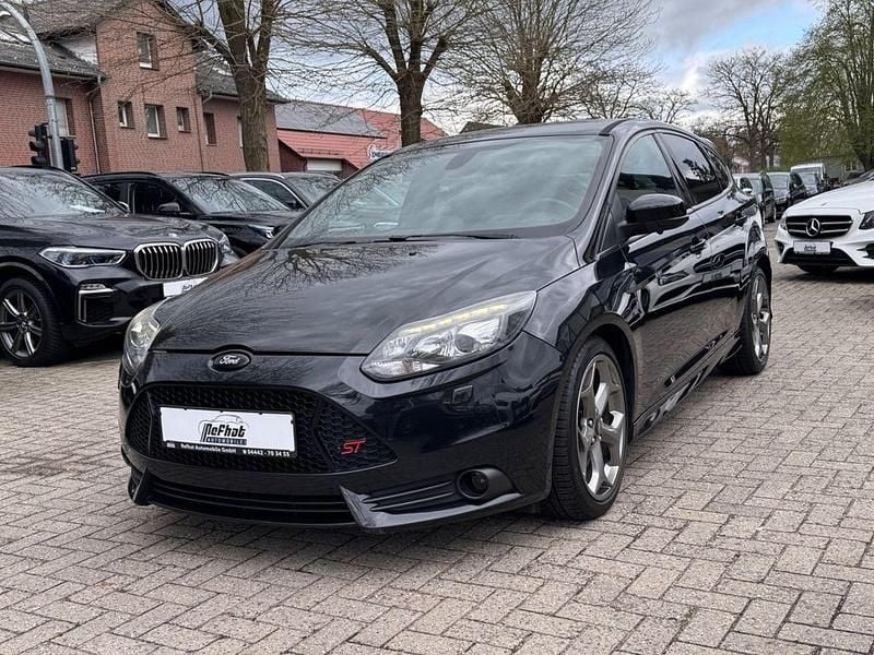Używany Ford Focus ST 250 KM (183 kW) 2014 Czarny Sedan/Limuzyna