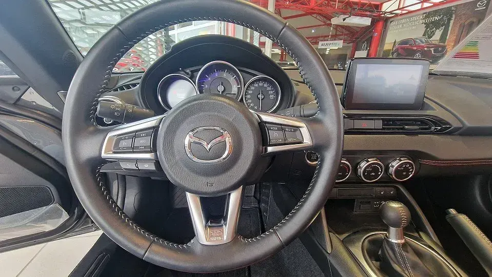 Gebraucht Mazda MX5 Exclusive-Line 132 PS (97 kW) 2025 Machine gray Cabrio
