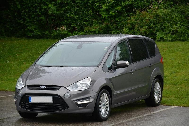 Braun Gebraucht 2013 Ford S-MAX S Van / Kleinbus | 10.600 € (Etwas zu teuer) - Bild 1/4