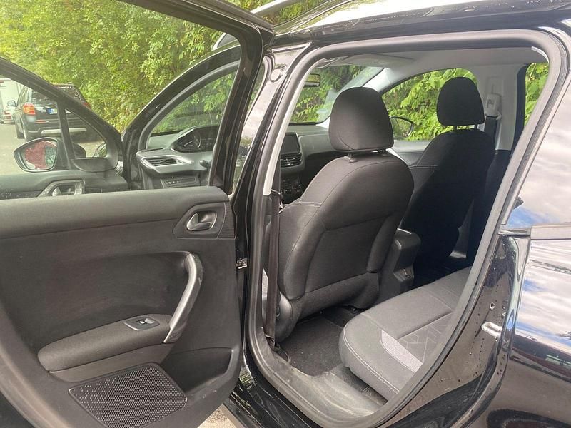 Gebraucht Peugeot 2008 Active 110 PS (80 kW) 2016 Schwarz SUV