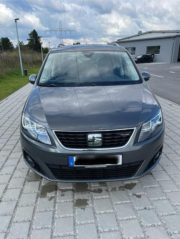 Grau Gebraucht 2022 Seat Alhambra FR Van / Kleinbus | 29.999 € (Guter Preis) - Bild 1/4