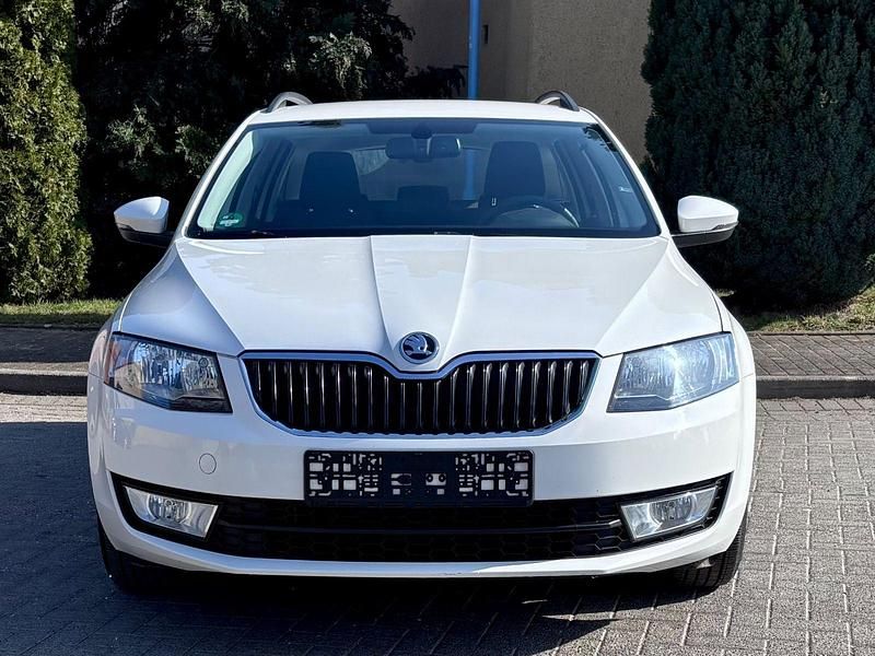 Gebraucht Skoda Octavia Ambition 105 PS (77 kW) 2014 Weiß Kleinwagen