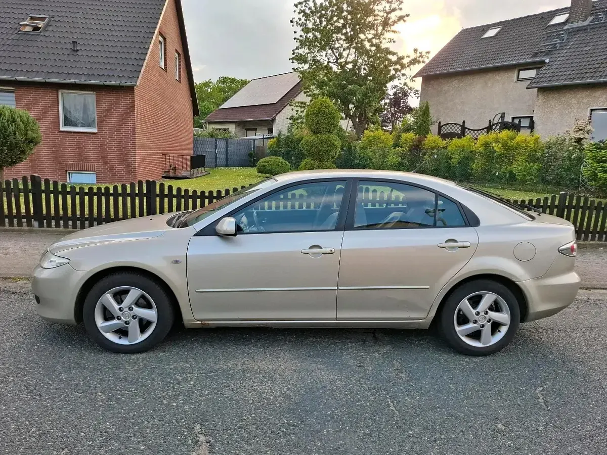 Używany Mazda 6 139 KM (102 kW) 2003 Złoty Sedan/Limuzyna