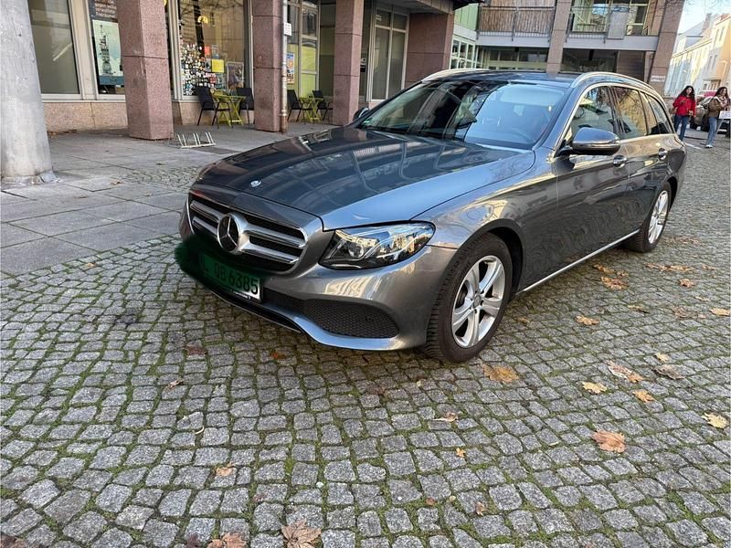 Grau Gebraucht 2016 Mercedes E220 Avantgarde Kombi | 16.800 € (Superpreis) - Bild 1/4