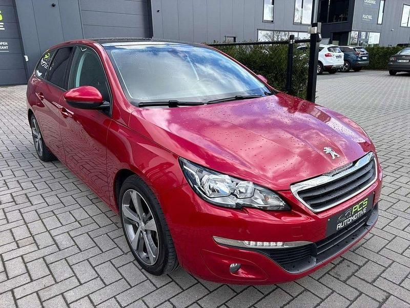 Gebraucht Peugeot 308 110 PS (80 kW) 2017 Rot Limousine