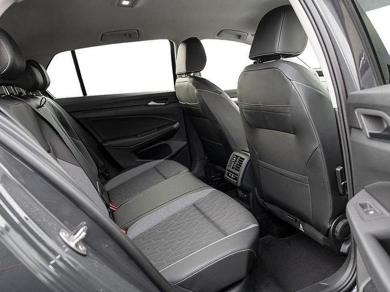 Gebraucht VW Golf VIII 116 PS (85 kW) 2026 Grau Limousine