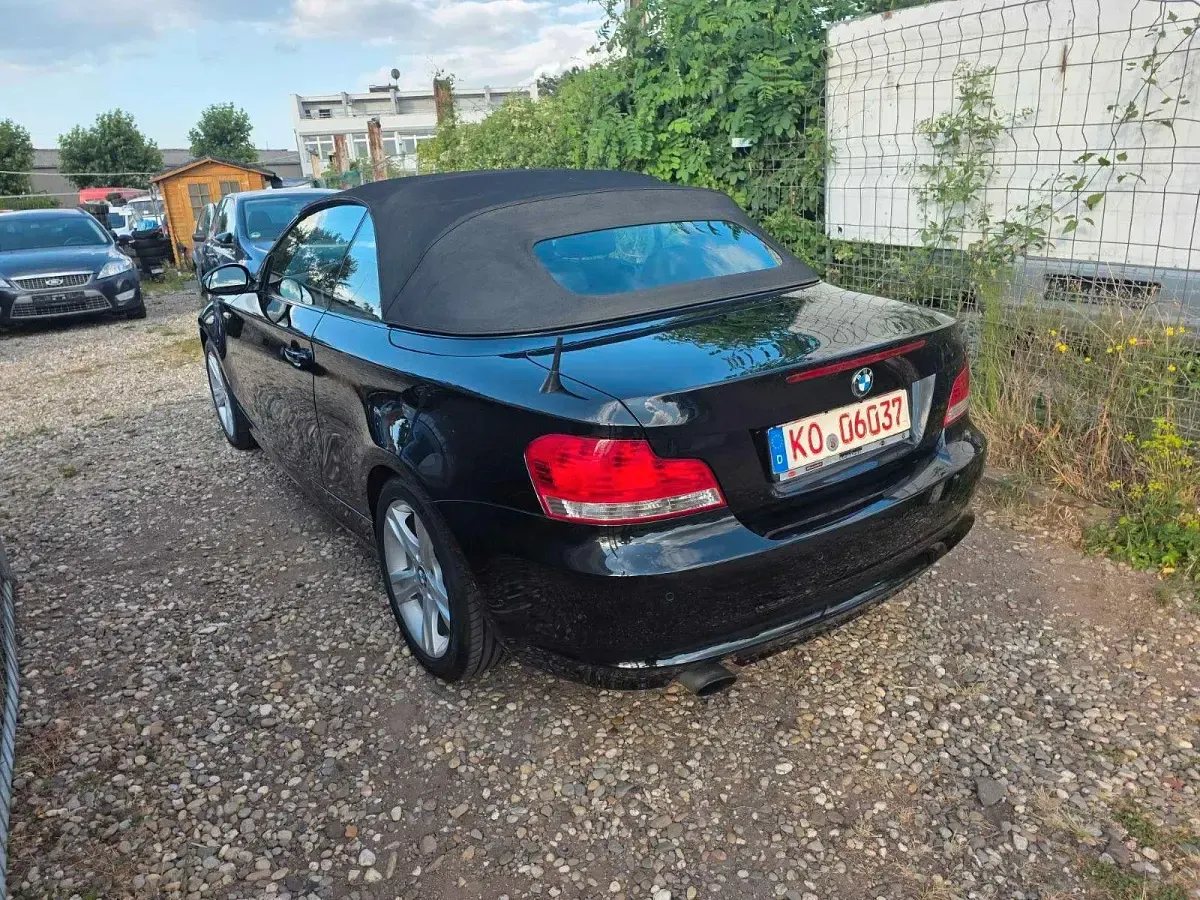 Gebraucht BMW 118 Cabriolet Sport Line 143 PS (105 kW) 2010 Schwarz Cabrio