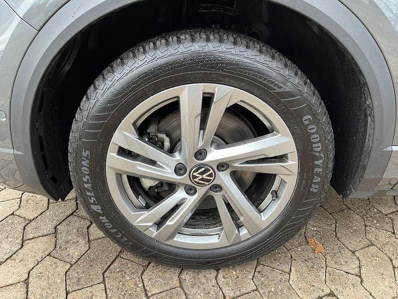 Gebraucht VW T-Roc R-line 150 PS (110 kW) 2025 Indiumgrau metallic SUV
