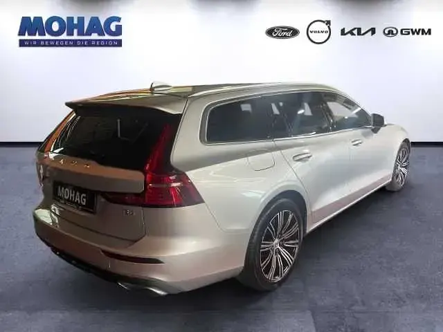 Gebraucht Volvo V60 145 PS (106 kW) 2022 Kombi