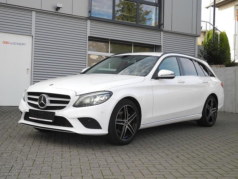 Weiß Gebraucht 2018 Mercedes C200 Kombi | 10.990 € - Bild 1/4