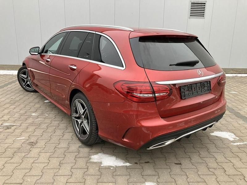 Gebraucht Mercedes C180 AMG 156 PS (114 kW) 2019 Rot Limousine