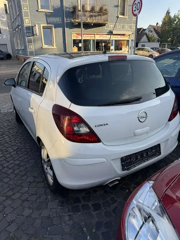 Gebraucht Opel Corsa Color Edition 101 PS (74 kW) 2015 Casablanca weiss Kleinwagen