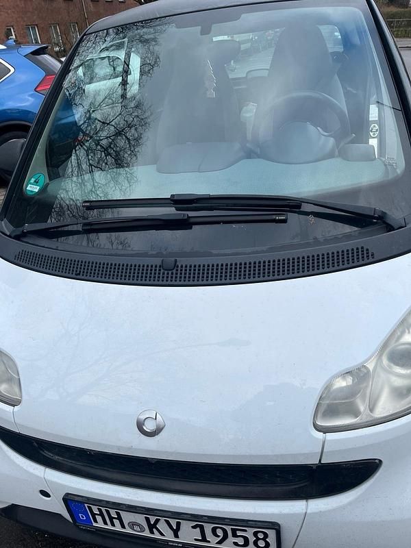 Weiß Gebraucht 2010 Smart ForTwo Coupé Kleinwagen | 3.500 € - Bild 1/4