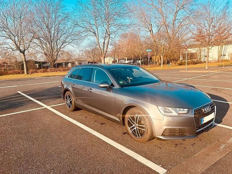 Gebraucht Audi A4 Comfort 150 PS (110 kW) 2019 Grau Kombi