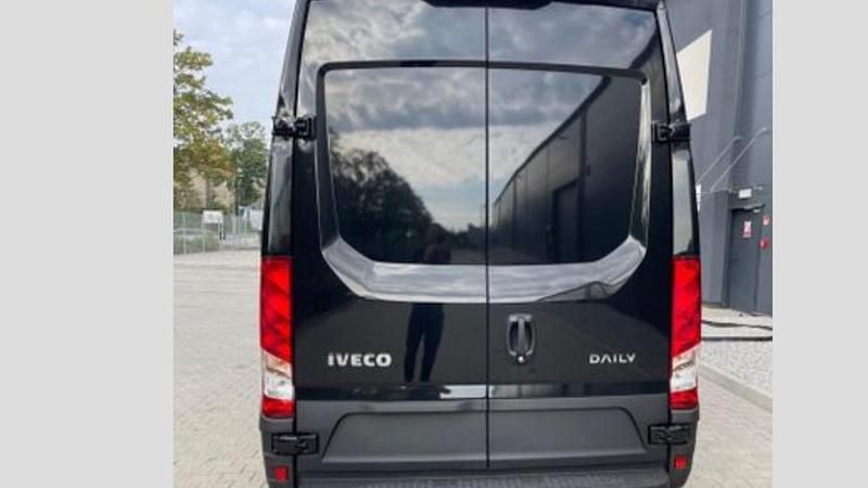 Gebraucht Iveco Daily 175 PS (128 kW) 2022 Schwarz