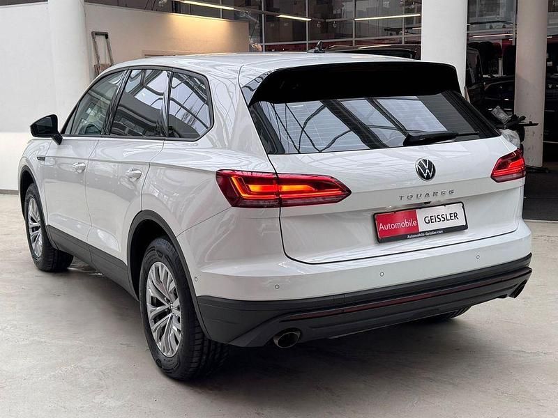 Gebraucht VW Touareg 231 PS (169 kW) 2022 Pure white SUV