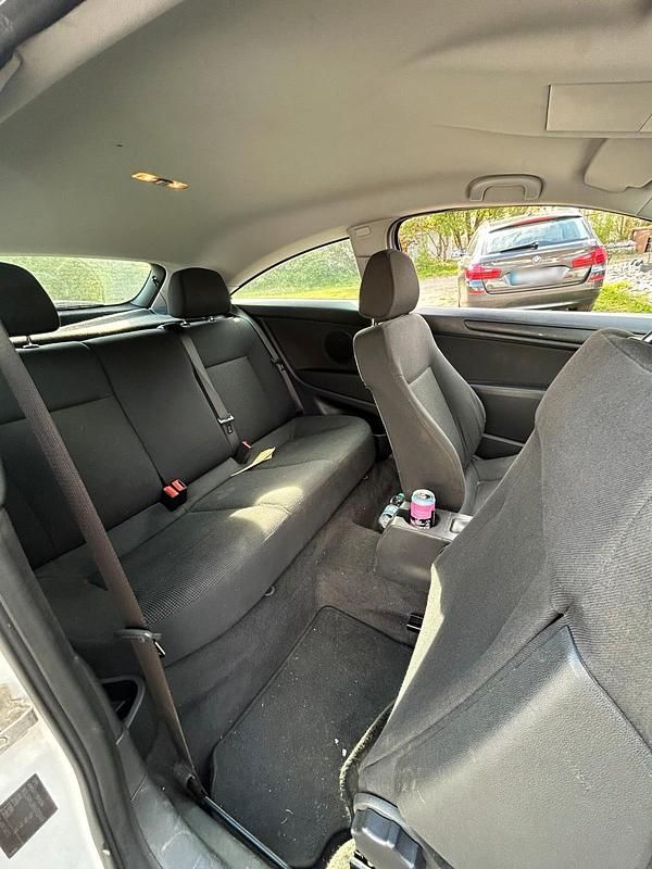 Second-hand Opel Astra 100 CP (73 kW) 2009 Alb Coupe