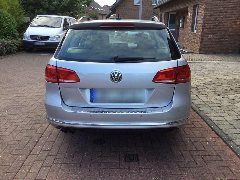 Gebraucht VW Passat 140 PS (102 kW) 2011 Silber Kombi