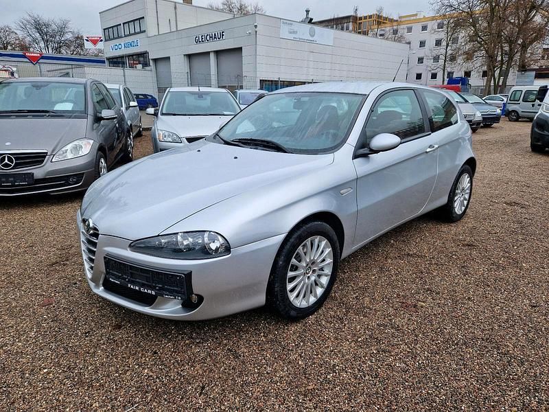 Silber Gebraucht 2005 Alfa Romeo 147 Kleinwagen | 3.450 € (Teuer) - Bild 1/4