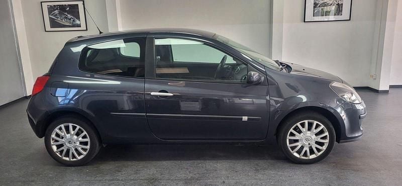Grau Gebraucht 2006 Renault Clio II Kleinwagen | 1.990 € (Guter Preis) - Bild 1/4