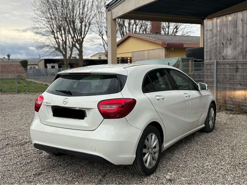 Gebraucht Mercedes A160 Style 90 PS (66 kW) 2016 Weiß Limousine