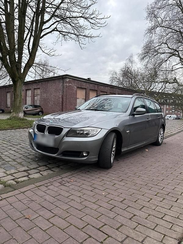 Gebraucht BMW 320 177 PS (130 kW) 2009 Grau Kombi