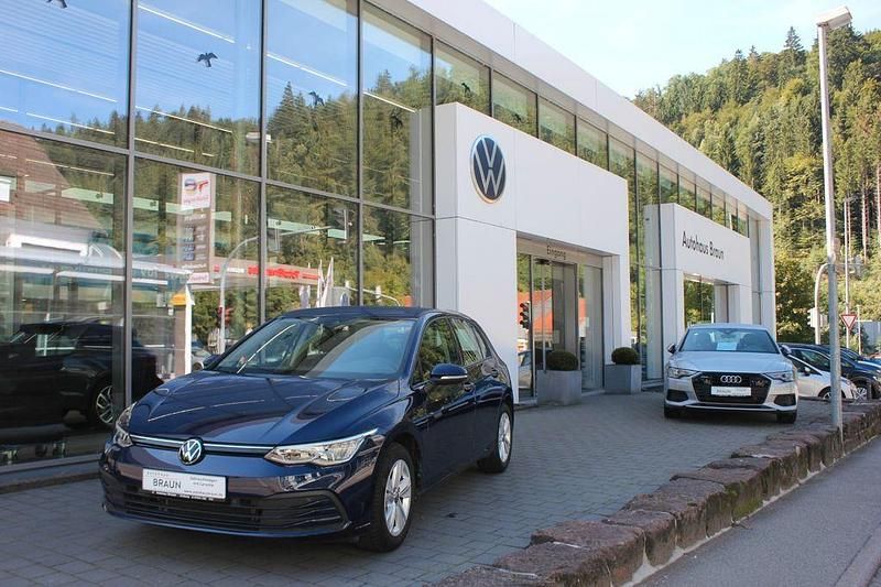 Atlantic blue metallic Gebraucht 2021 VW Golf VIII Life Limousine | 19.990 € (Fairer Preis) - Bild 1/4