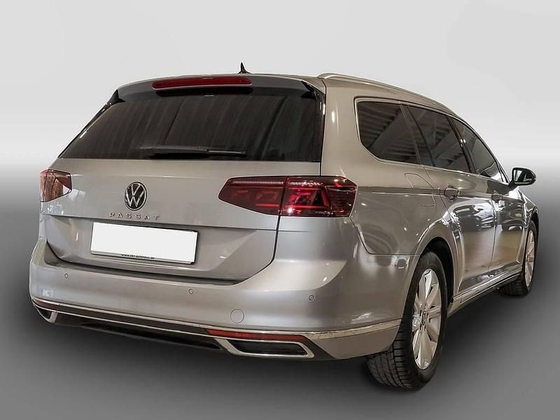 Gebraucht VW Passat Elegance 150 PS (110 kW) 2024 Silber Kombi
