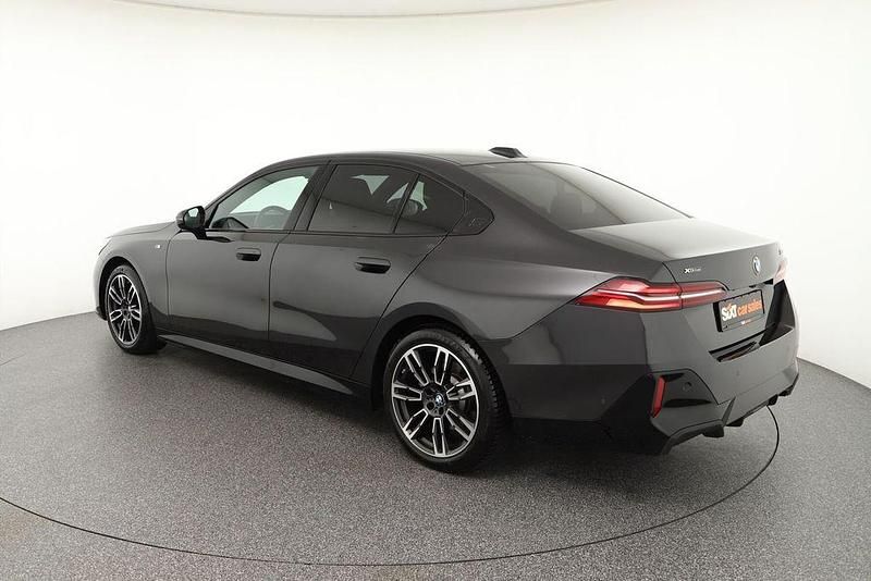 Gebraucht BMW 520 M Sport 197 PS (144 kW) 2025 Grau Limousine