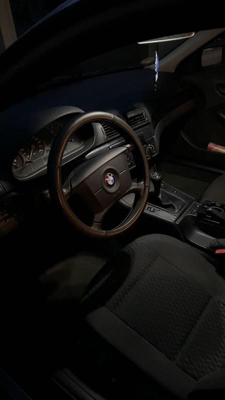 Gebraucht BMW 316 105 PS (77 kW) 1999 Silber Limousine