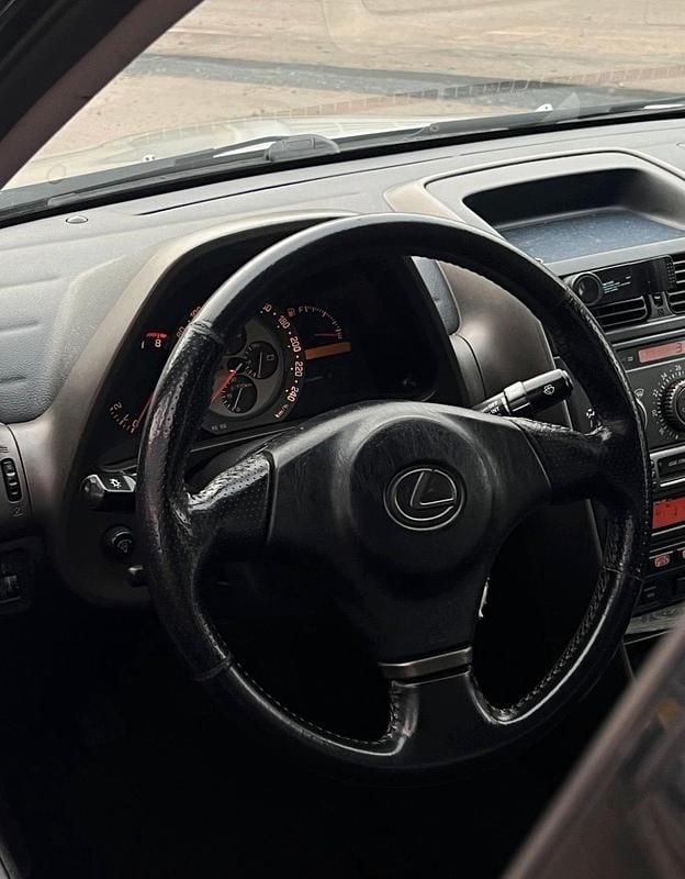 Gebraucht Lexus IS200 155 PS (114 kW) 2000 Silber Limousine