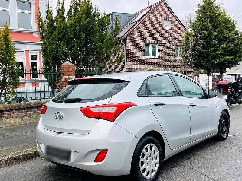 Gebraucht Hyundai i30 90 PS (66 kW) 2015 Limousine