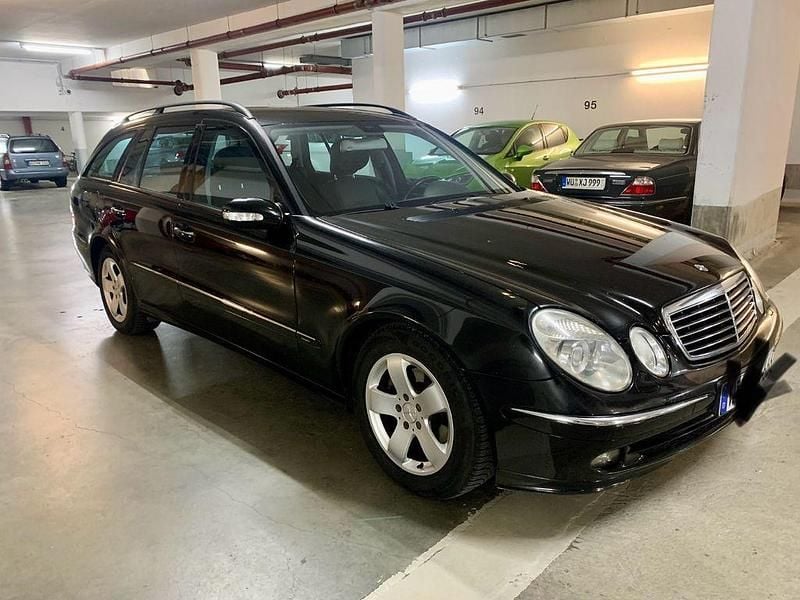 Gebraucht Mercedes E220 Classic 150 PS (110 kW) 2005 Schwarz Kombi