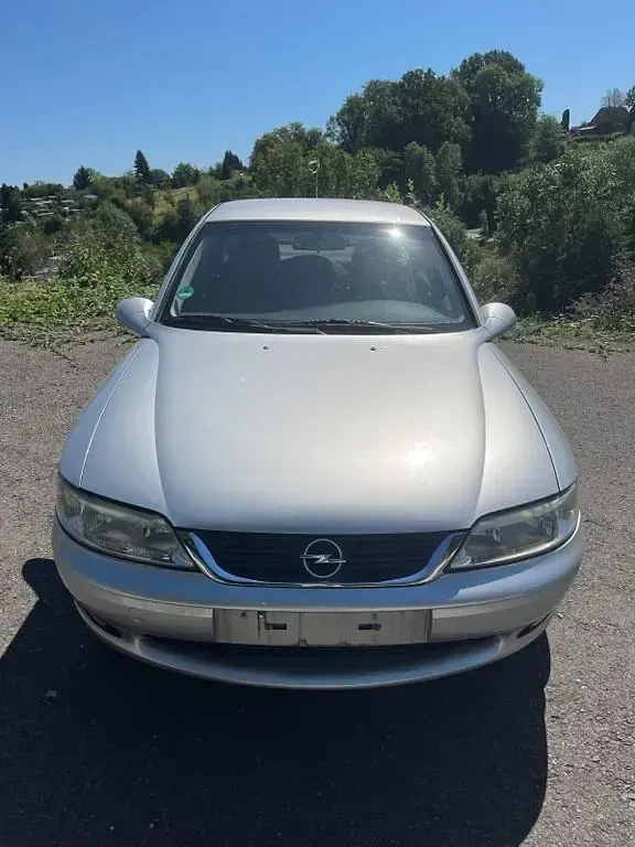 Gebraucht Opel Vectra Edition 116 PS (85 kW) 1999 Silber Limousine