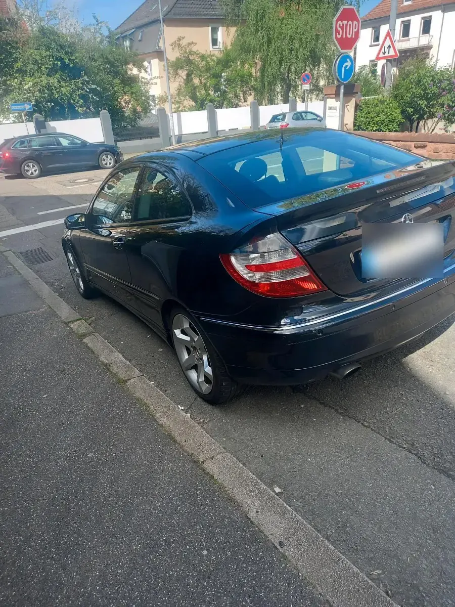 Gebraucht Mercedes C180 143 PS (105 kW) 2007 Schwarz Coupé