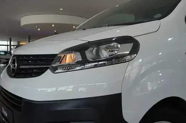 Gebraucht Opel Vivaro-e Combi 120 PS (88 kW) 2019 Weiß Van / Kleinbus