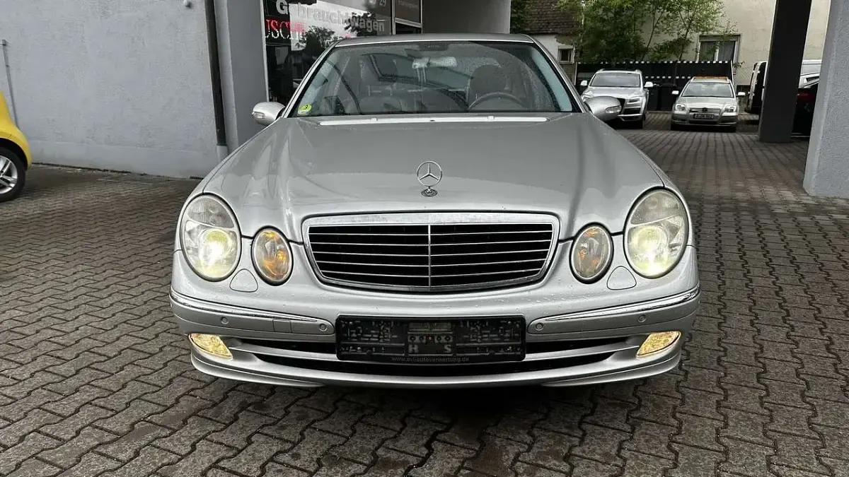 Gebraucht Mercedes E270 177 PS (130 kW) 2002 Silber Limousine
