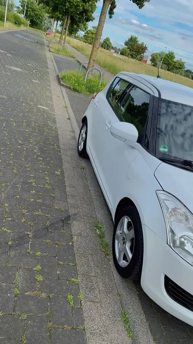 Gebraucht Suzuki Swift 94 PS (69 kW) 2012 Weiß Kleinwagen