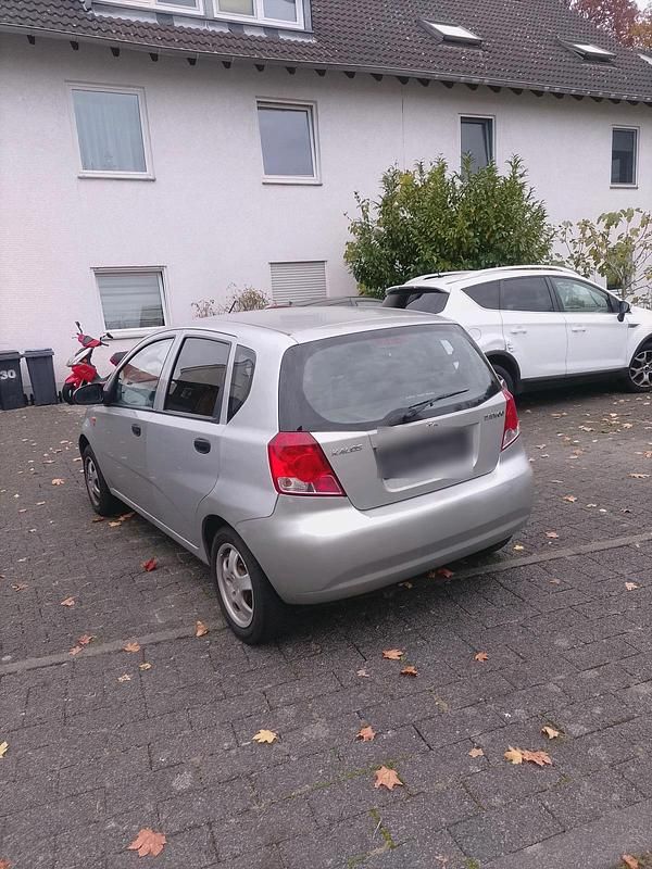 Silber Gebraucht 2004 Chevrolet Kalos Kleinwagen | 600 € (Guter Preis) - Bild 1/4