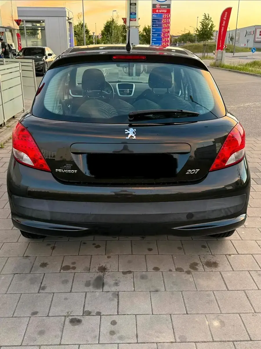 Gebraucht Peugeot 207 95 PS (69 kW) 2010 Schwarz Kleinwagen