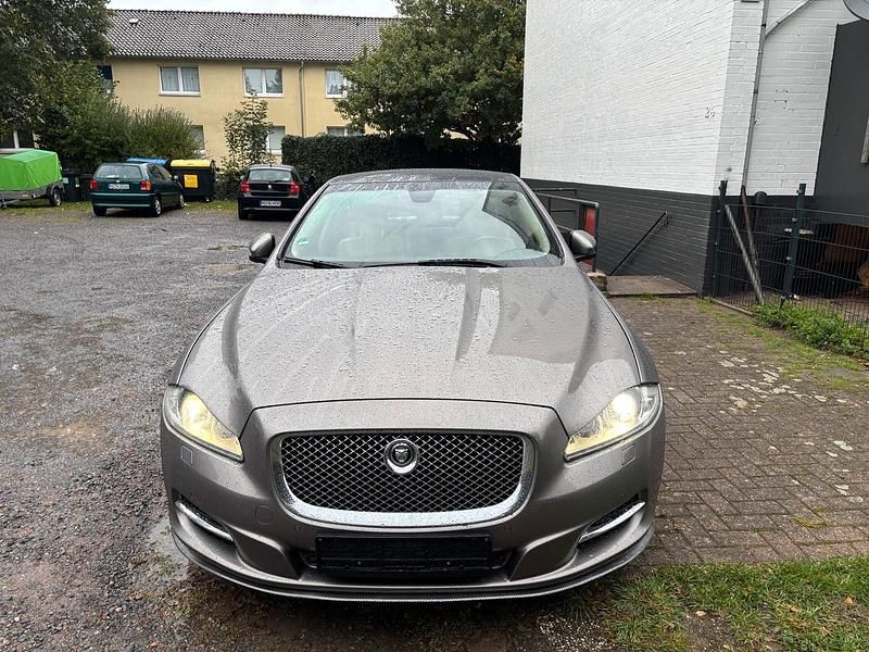 Grau Gebraucht 2011 Jaguar XJ Limousine | 9.500 € (Superpreis) - Bild 1/4