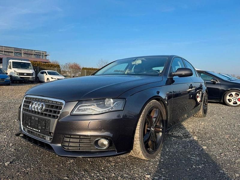 Grau Gebraucht 2011 Audi A4 Ambiente Limousine | 7.299 € (Fairer Preis) - Bild 1/4