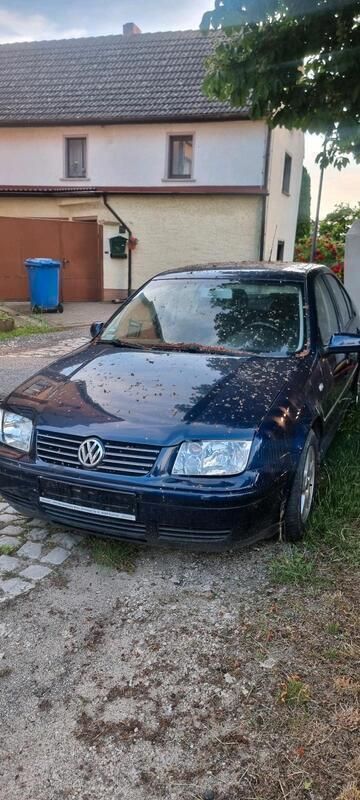 Blau Gebraucht 2004 VW Bora Limousine | 650 € - Bild 1/4