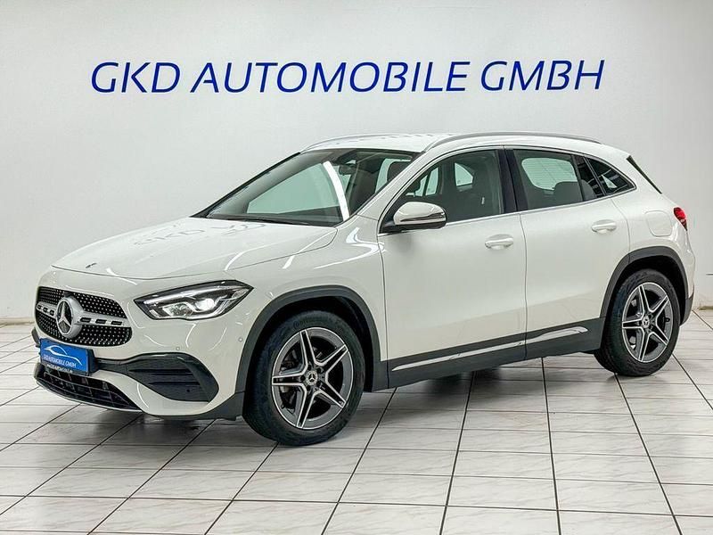 Weiß Gebraucht 2022 Mercedes GLA200 AMG line SUV | 32.990 € (Fairer Preis) - Bild 1/4