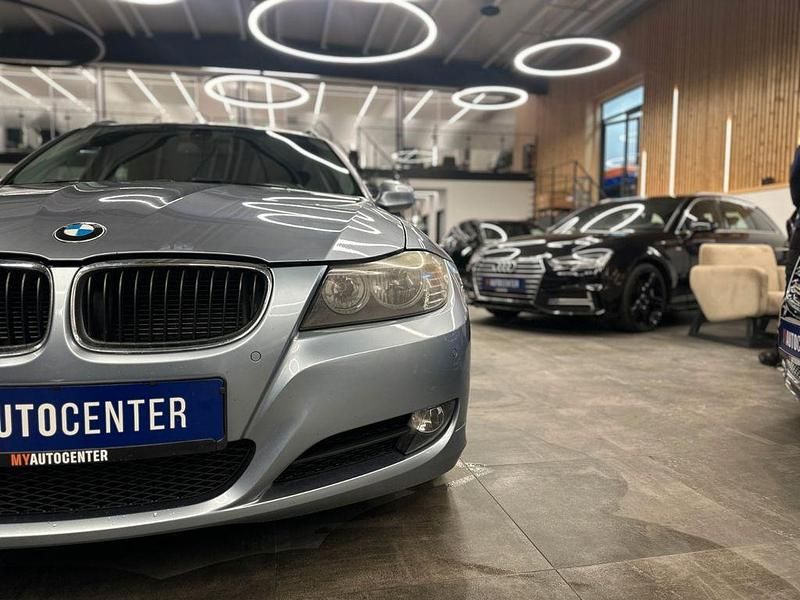 Gebraucht BMW 318 Comfort Edition 143 PS (105 kW) 2011 Blau Kombi