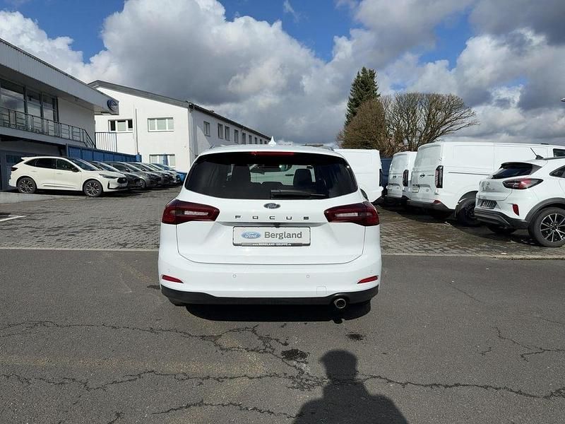 Gebraucht Ford Focus Titanium 125 PS (91 kW) 2024 Weiß Limousine
