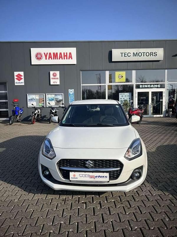 Gebraucht Suzuki Swift Comfort 83 PS (61 kW) 2021 Weiß (metallic) Kleinwagen
